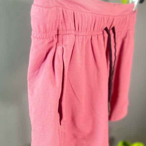 Lululemon - Picture 4 of 14